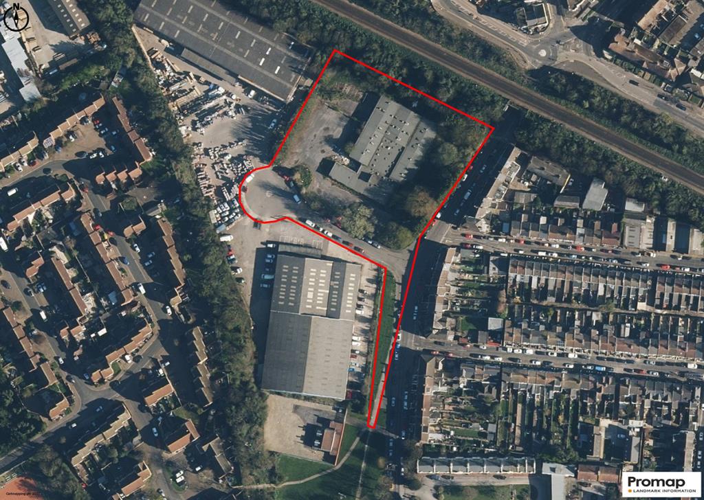 Lot: 67 - FREEHOLD PREMISES WITH POTENTIAL FOR RE-DEVELOPMENT WITHIN 2.2 ACRE SITE - 